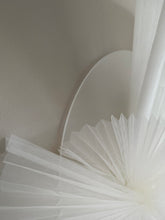 Load image into Gallery viewer, Elusive 02