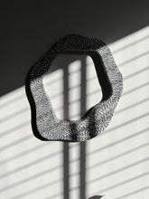 Load image into Gallery viewer, Monochrome sculpt