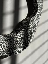 Load image into Gallery viewer, Monochrome sculpt