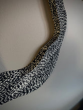 Load image into Gallery viewer, Monochrome sculpt