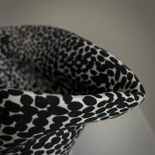 Load image into Gallery viewer, Monochrome symphony 02