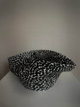 Load image into Gallery viewer, Monochrome symphony 02