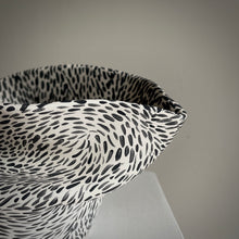 Load image into Gallery viewer, Monochrome symphony 01
