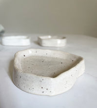 Load image into Gallery viewer, Organic dish 03
