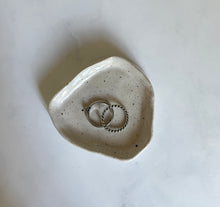Load image into Gallery viewer, Organic dish 03
