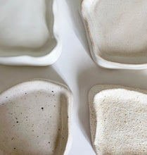 Load image into Gallery viewer, Organic dish 03
